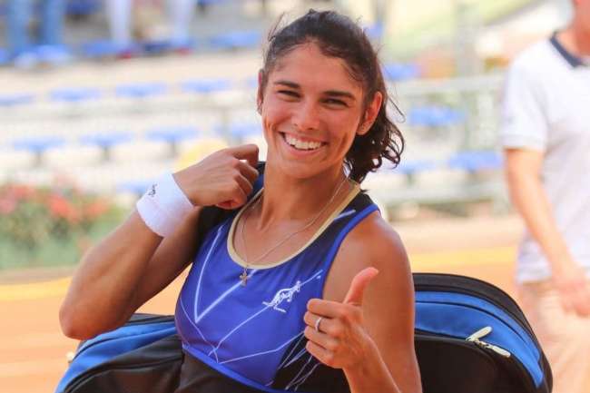 Українка Страхова виграла тенісний турнір у Франції