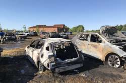 У Канаді пожежа за лічені хвилини знищила кілька десятків автомобілів