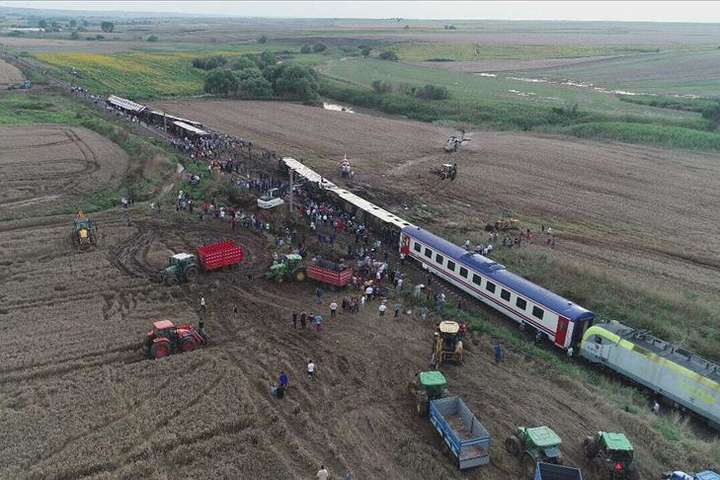Катастрофа на залізниці в Туреччині: кількість жертв зросла