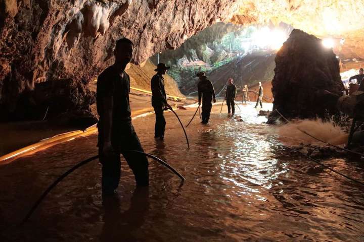 Стало відомо про стан врятованих з печери дітей в Таїланді