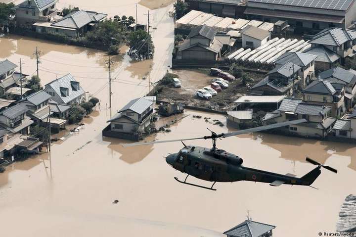 В Японии 100 человек погибли из-за наводнения