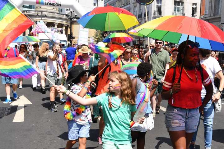 Около миллиона человек собрались на гей-парад в Лондоне. Фотогалерея