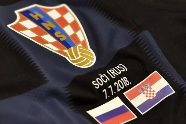 Посол Хорватії викинув з вікна диван після перемоги над Росією на Чемпіонаті світу (відео)