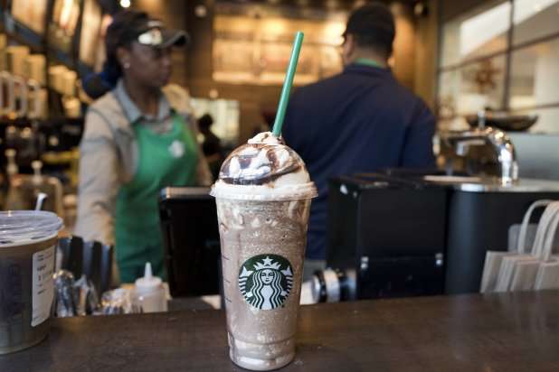 Starbucks откажется от пластиковых трубочек во всех своих кафе