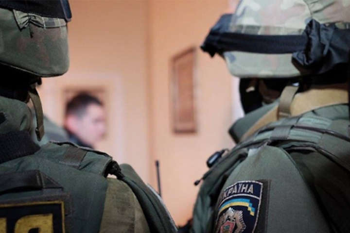 Правоохоронці проводять обшук в квартирі головного фіскала Вінниччини – ЗМІ