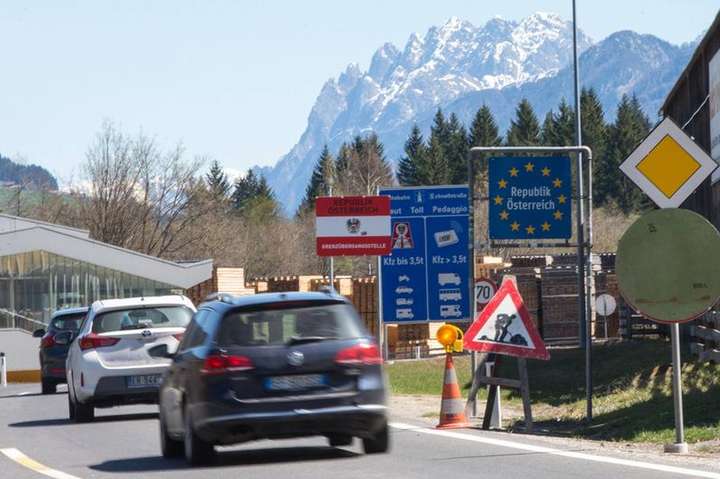 Австрия установила временный контроль въезда на границах
