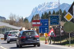 Австрия установила временный контроль въезда на границах