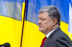 Стало відомо, скільки петицій розглянув Порошенко за три роки