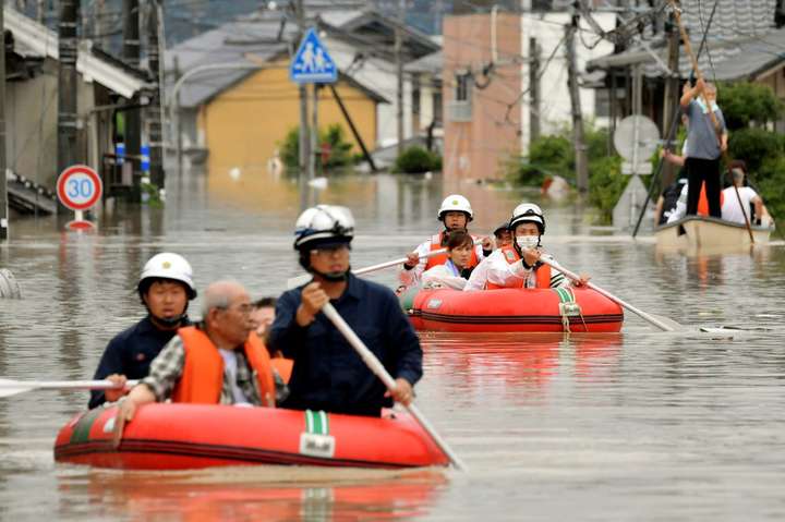 Сотни погибших и пропавших без вести. Как выглядят жуткие последствия наводнения в Японии