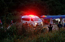 В Таиланде из затопленной пещеры вывели последнего ребенка