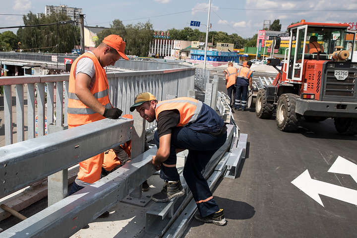 Реконструкція транспортної розв’язки на Борщагівці вийшла на фінішну пряму (фото)