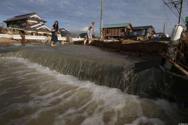 В Японії жертвами стихійного лиха стали щонайменше 176 людей