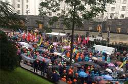 Акція протесту біля будівлі Кабінету міністрів