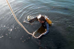 З озера на Оболоні дістали потопельника