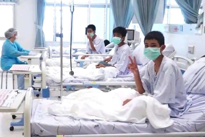 Тайські лікарі розповіли про стан врятованих з печери дітей 
