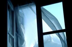 У Києві з вікна випала семирічна дівчинка