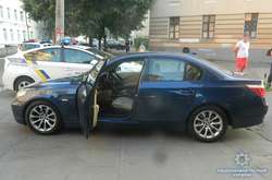 У Києві двоє молодиків побили чоловіка і намагалися викрасти його авто