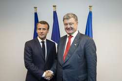  Еммануель Макрон і Петро Порошенко на саміті НАТО в Брюселі  