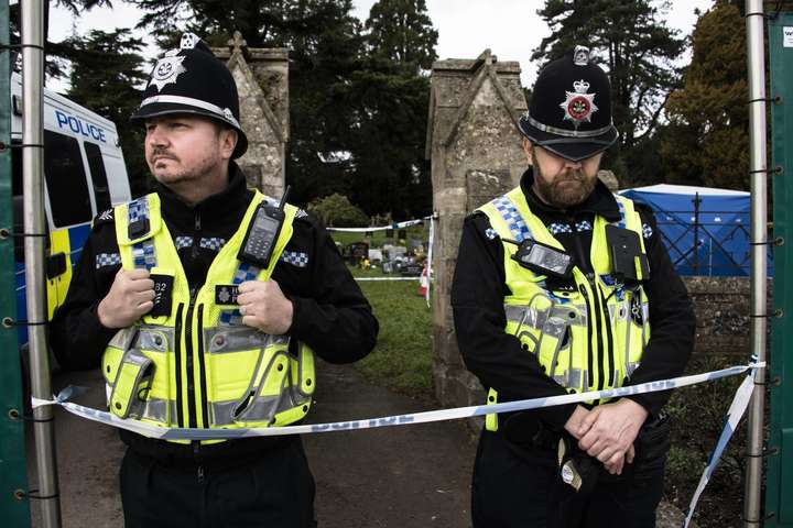 Поліція Британії повідомила про інцидент біля ресторану, де обідали Скрипалі