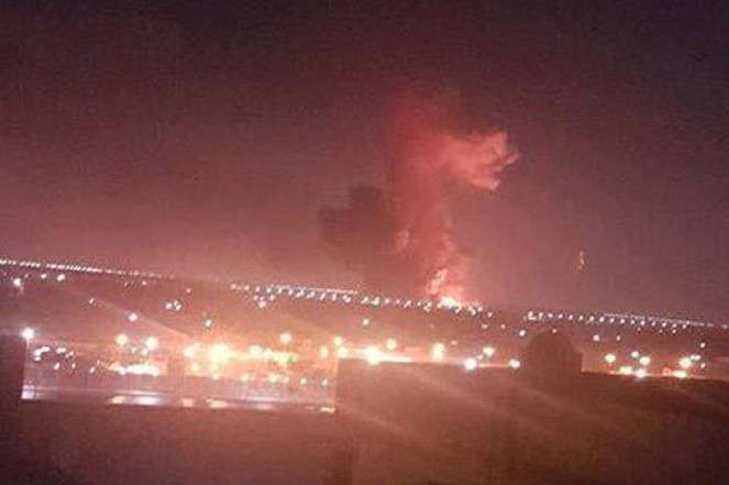 Біля аеропорту Каїра прогримів вибух в резервуарі з паливом