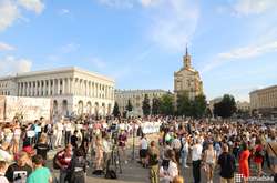Сотні людей вийшли на Майдан Незалежності на підтримку Сенцова