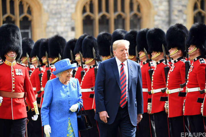 ЗМІ: Трамп запізнився на чаювання з королевою Єлизаветою ІІ