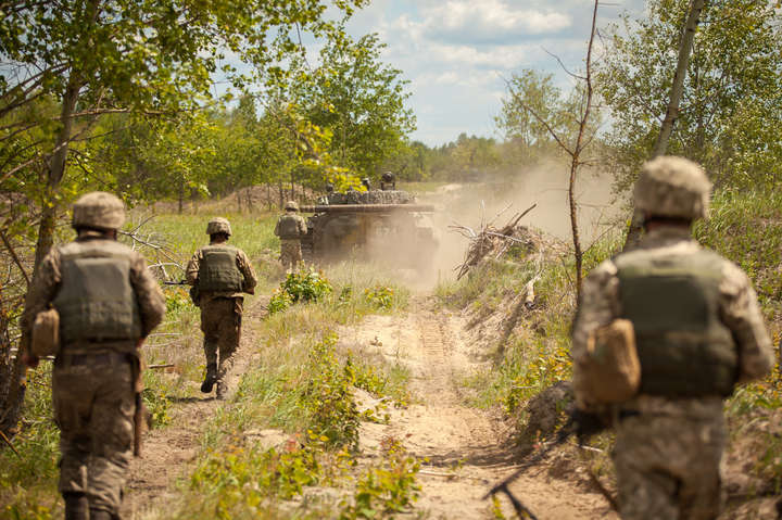 Бойовики на Донбасі активізували обстріли з мінометів, двох бійців поранено