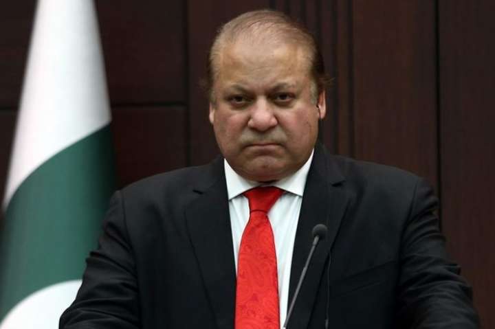 Екс-прем'єра Пакистану арештували в аеропорту зразу після прибуття до країни