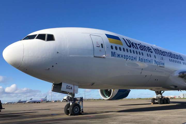 Туристичний авіаколапс: Літак МАУ екстрено сів у Відні замість Мілану