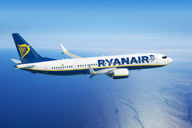 У Німеччині екстрено сів літак Ryanair, пасажирів відвезли в лікарню