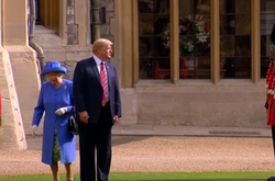 Журналісти зафільмували незграбний момент між королевою Єлизаветою II і Трампом
