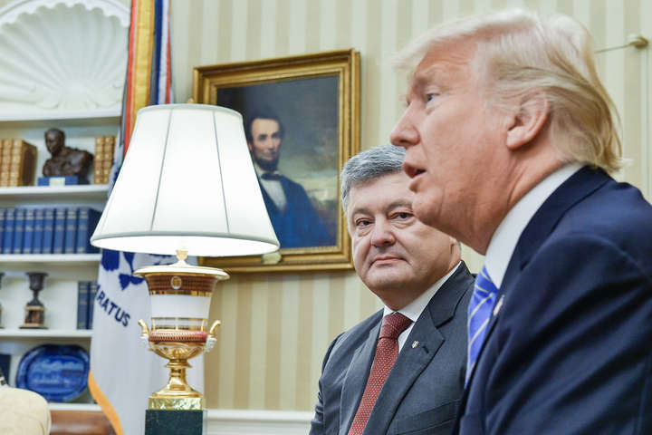 Порошенко попросив Трампа підняти тему звільнення заручників на зустрічі з Путіним