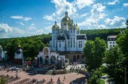 На Тернопільщині проходить проща до хрещення України, участь у ній бере президент (трансляція)