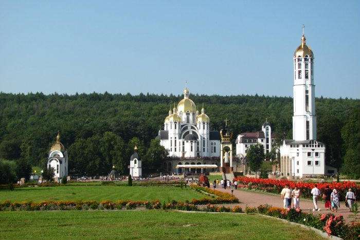 За Україну на прощі у Зарваниці моляться понад 100 тисяч паломників