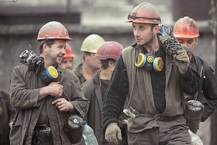 На Луганщині підняли на поверхню 90 шахтарів, що були заблоковані під землею