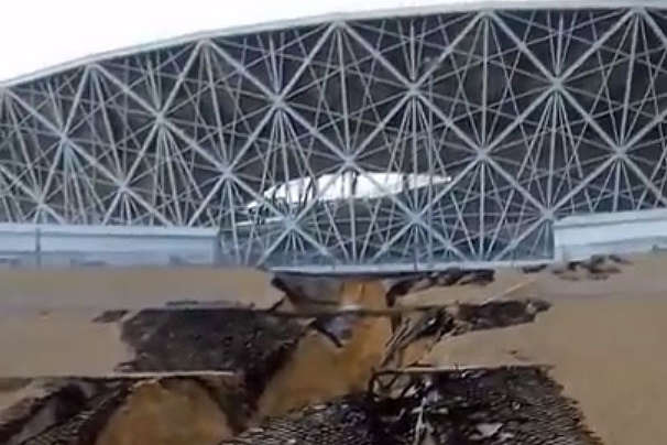 У Росії дощі розмивають стадіон, який побудували до ЧС-2018 за чверть мільярда доларів (відео)