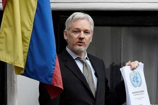 Ассанжа виселяють з посольства Еквадору в Лондоні