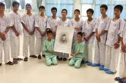 Врятовані у Таїланді діти вшанували загиблого дайвера