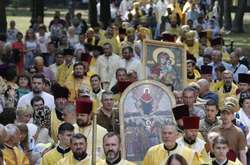 У Києві три дні перекриватимуть рух транспорту через хресні ходи