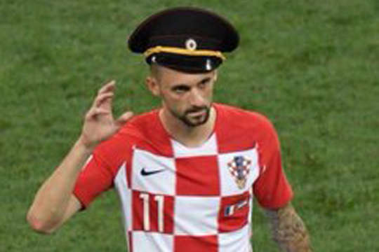 Футболіст збірної Хорватії приміряв поліцейський кашкет під час фіналу ЧС-2018 (фото)