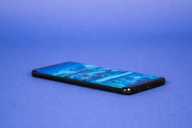 В смартфоне Samsung Galaxy S10 не будет оптического сканера отпечатков пальцев