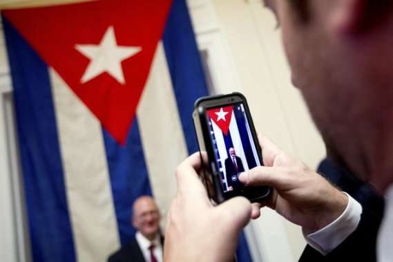 На Кубі почали впроваджувати мобільний інтернет
