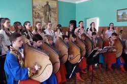  Учні Стрітівської вищої педагогічної школи кобзарського мистецтва 