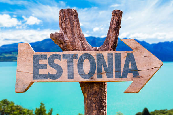 Україна скасувала естонцям плату за візи 