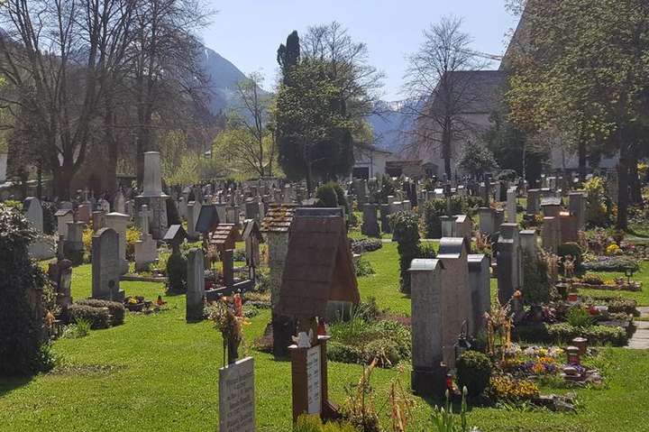 В Германии места на кладбище разыграли в лотерею