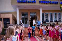 Ректор КНУКиИ Михаил Поплавский и певец Олег Винник