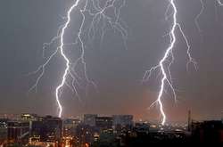 Українців попередили про грози ввечері 