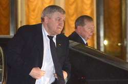 Экс-министру обороны Украины дали статус беженца в Беларуси