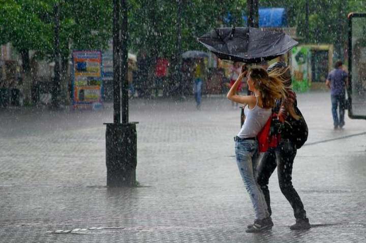 Сьогодні майже по всій Україні пройдуть дощі: прогноз на 19 липня