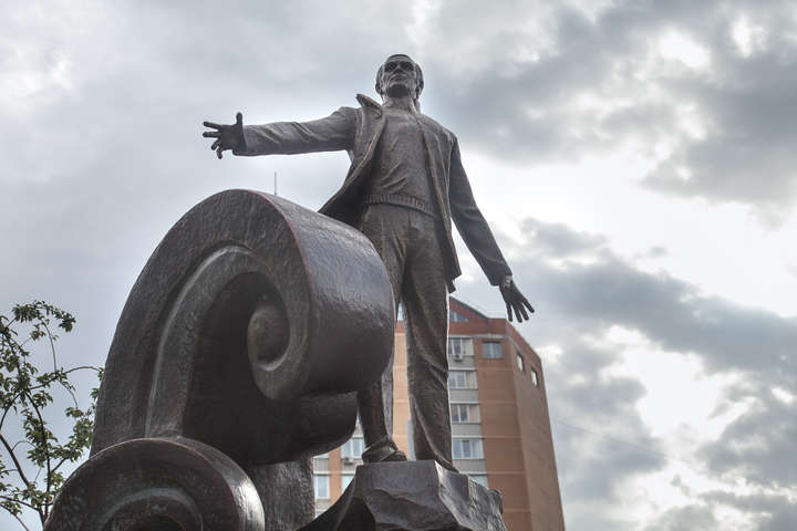 У Києві урочисто відкрито сквер та пам’ятник Мусліму Магомаєву (фото, відео)